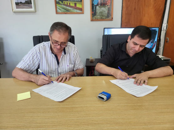 El intendente Ruiz firmó el primer convenio para el boleto gratuito para estudiantes de Clodomira